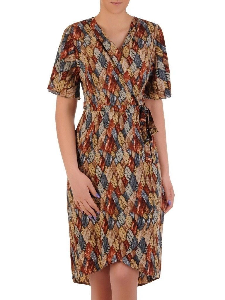 Elegancka sukienka wizytowa midi w modny print – prosty fason wysmuklający sylwetkę 20542