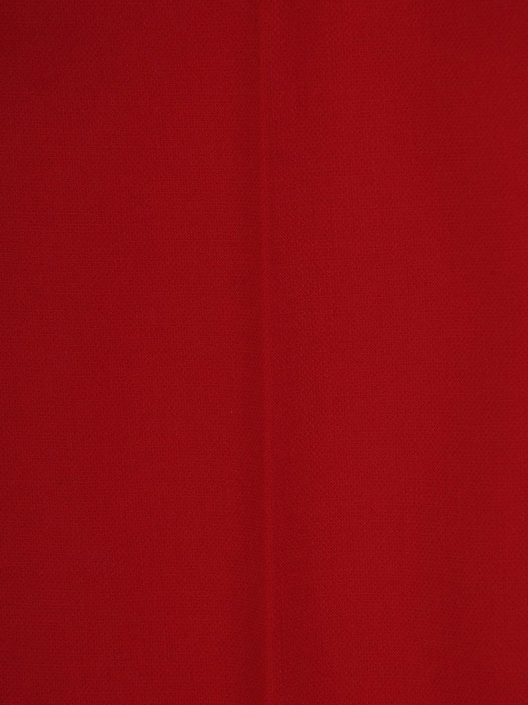 Elegancki czerwony garnitur damski z żakietem i spodniami – modelujący sylwetkę fason z kantem 24858