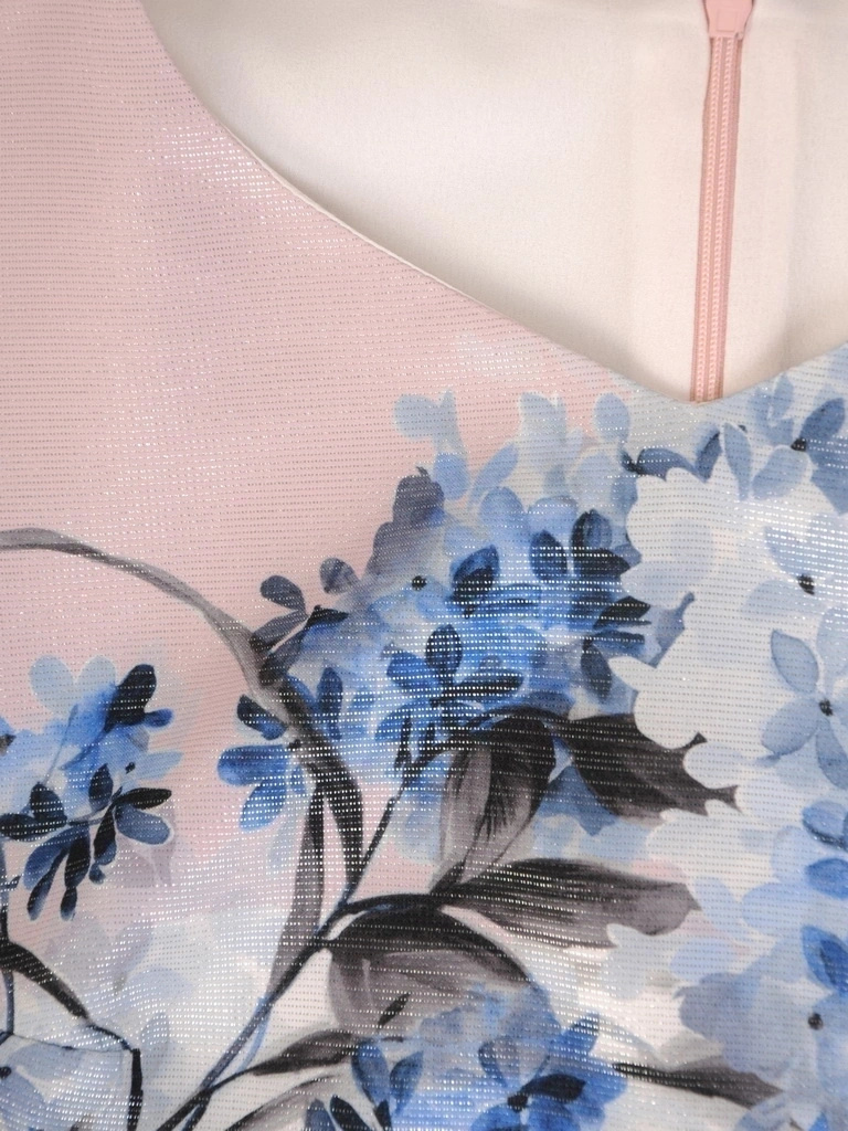 Elegancki biały żakiet damski do sukienki o prostym kroju – wysmuklające sylwetkę pionowe zaszewki 32707
