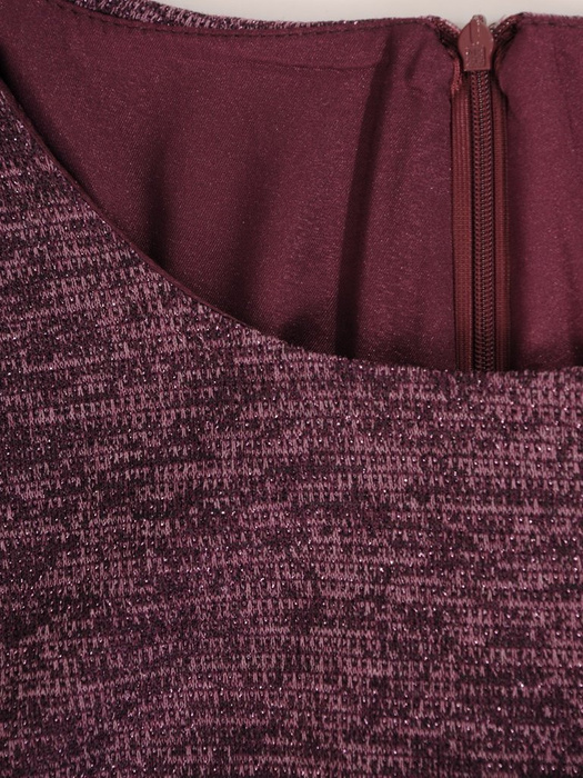 Trapezowa kreacja, fioletowa sukienka z szyfonowymi mankietami 27513