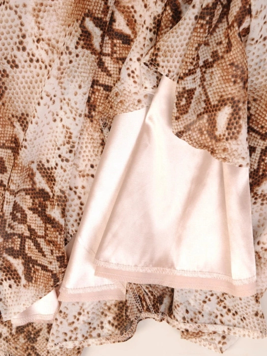 Elegancka sukienka damska trapezowa w zwierzęcy print – fason midi tuszujący biodra 30674