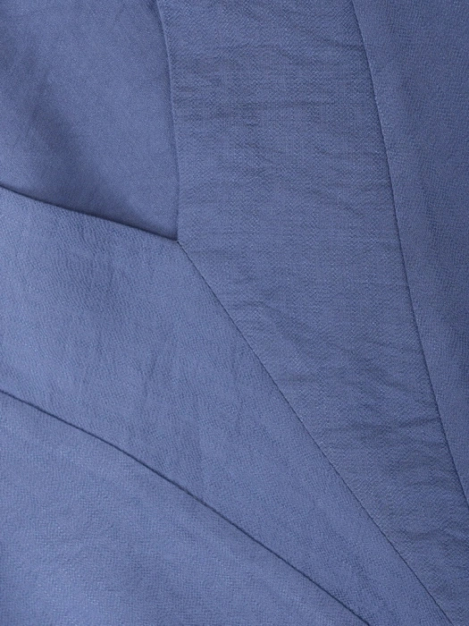 Niebieski komplet damski ze spodniami jeans – luźny fason z dekoltem w serek i paskiem 39952