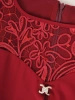Elegancka bordowa sukienka wieczorowa na święta – prosty krój z narzutką wysmuklający sylwetkę 35136