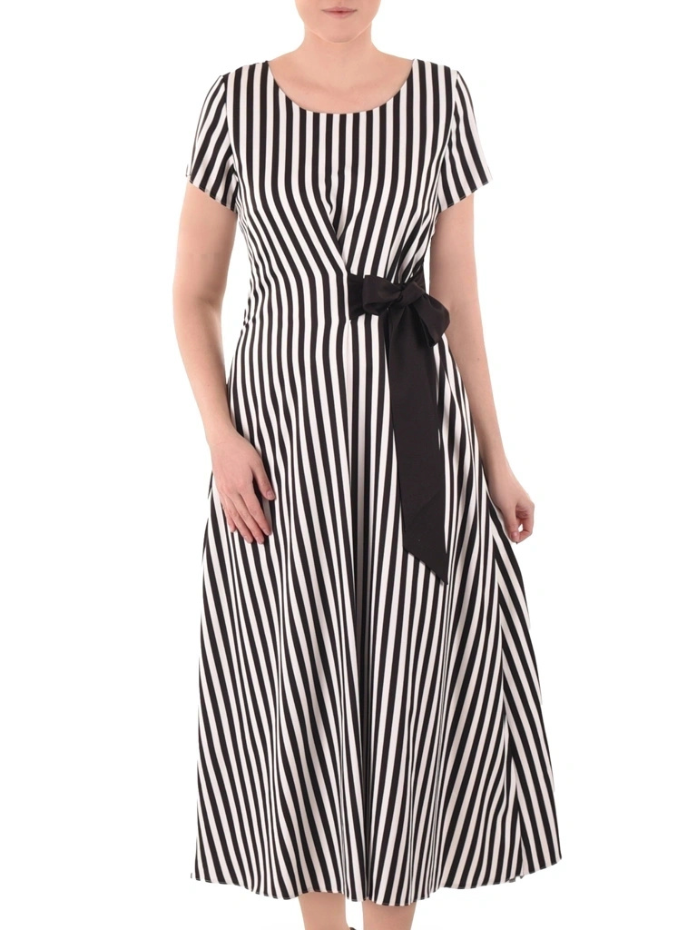 Elegancka sukienka rozkloszowana maxi w paski – kobiecy fason z wiązaniem podkreślającym talię 40005