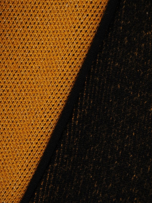 Musztardowy sweter zapinany na duże guziki 21984