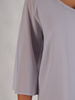 Luźna sukienka z szyfonu, popielata kreacja zdobiona przy dekolcie 23435