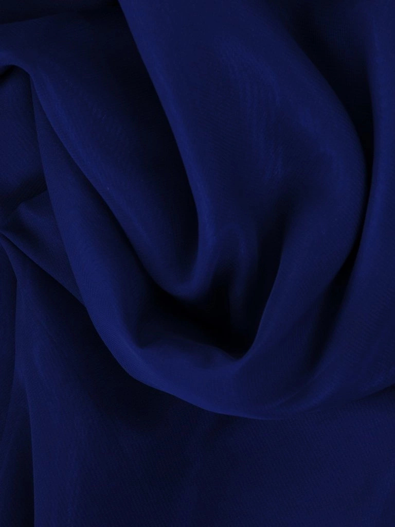 Elegancka sukienka trapezowa midi w kolorze chabrowym – fason maskujący biodra na andrzejki i przyjęcia 25172
