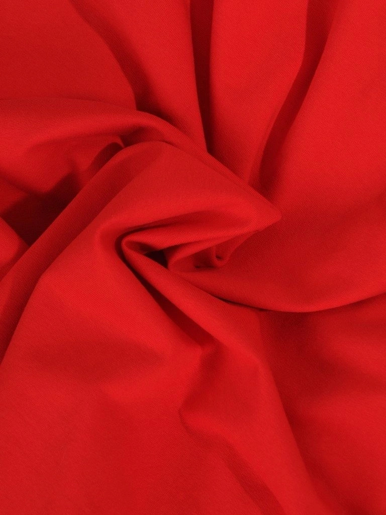 Wizytowa czerwona sukienka midi o prostym kroju – efektowne marszczenie maskujące niedoskonałości 6508