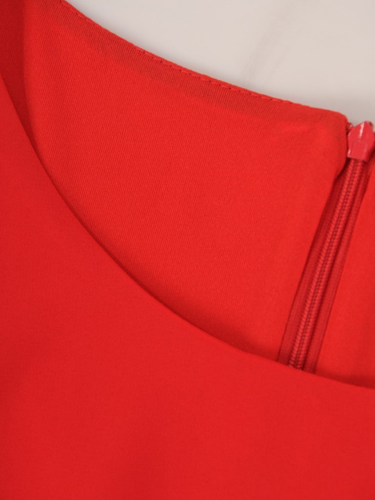 Czerwona sukienka trapezowa, kreacja z plisowanymi rękawami 24272