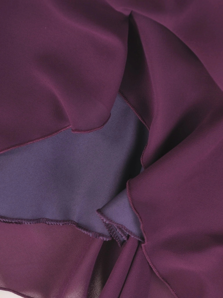Fioletowa suknia maxi na wesele i studniówkę – elegancka, z asymetryczną szyfonową narzutką i cyrkoniami 37480