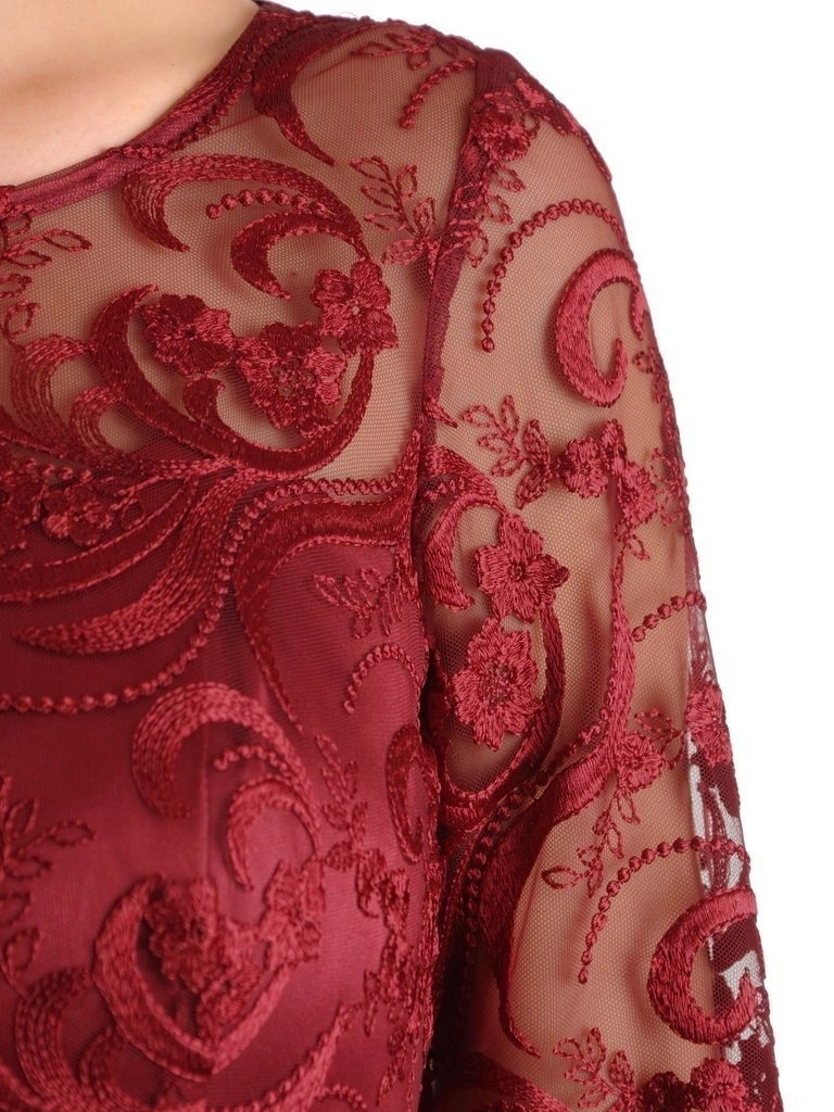 Wiśniowa sukienka maxi na wesele w kwiaty – rozkloszowany fason z dekoltem łódka 27408