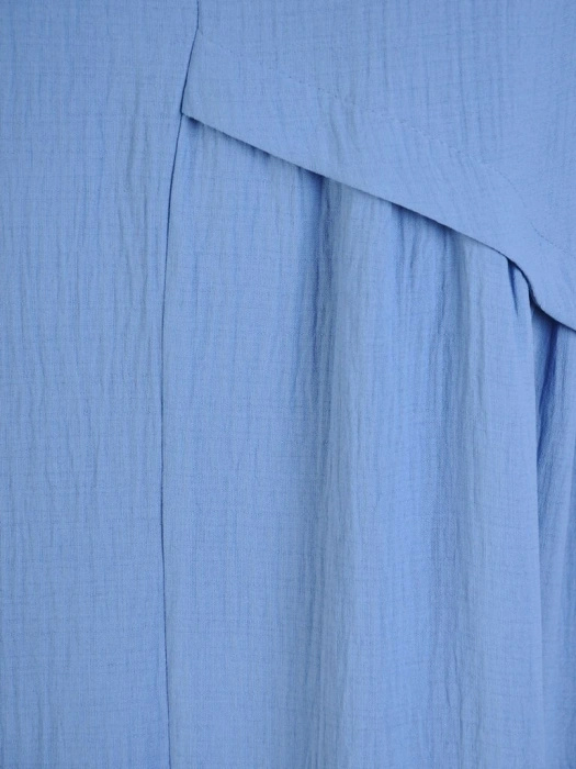 Niebieska sukienka trapezowa midi na co dzień – ozdobne przeszycia i okrągły dekolt 30214