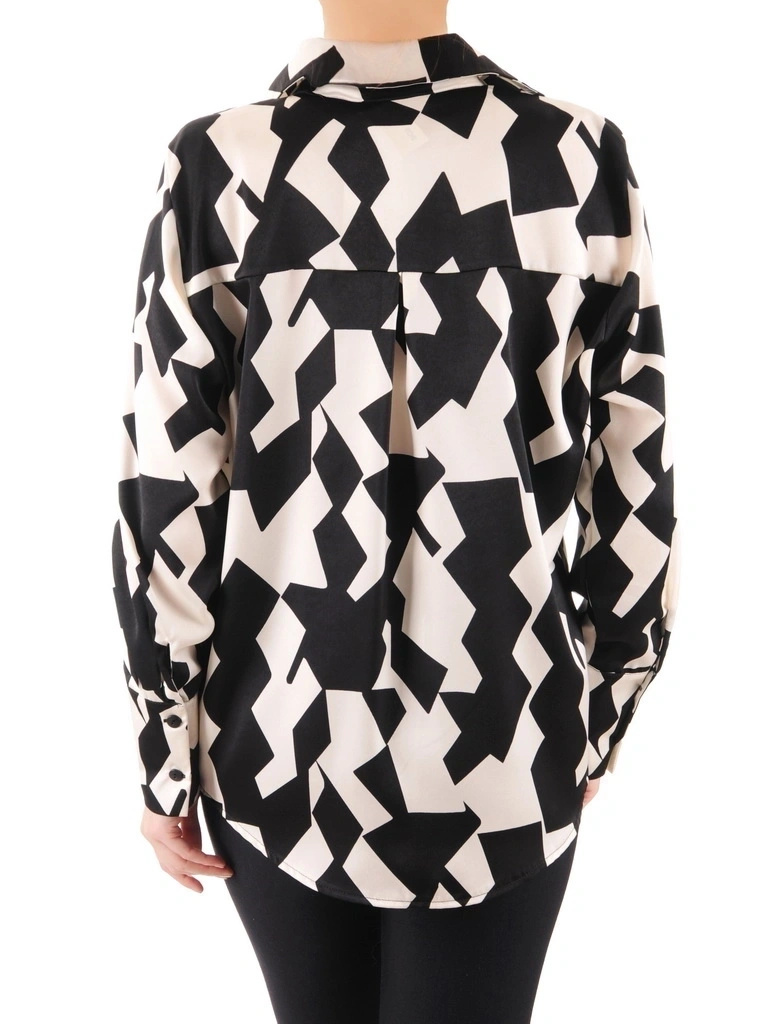 Czarno-kremowa koszula plus size z geometrycznym printem – luźny fason wysmuklający sylwetkę, idealna do biura 38281