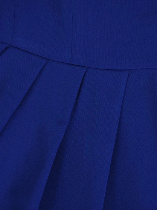 Elegancka chabrowa sukienka midi o kroju tulipan – dekolt w łódkę i modelujące sylwetkę przeszycia 1550