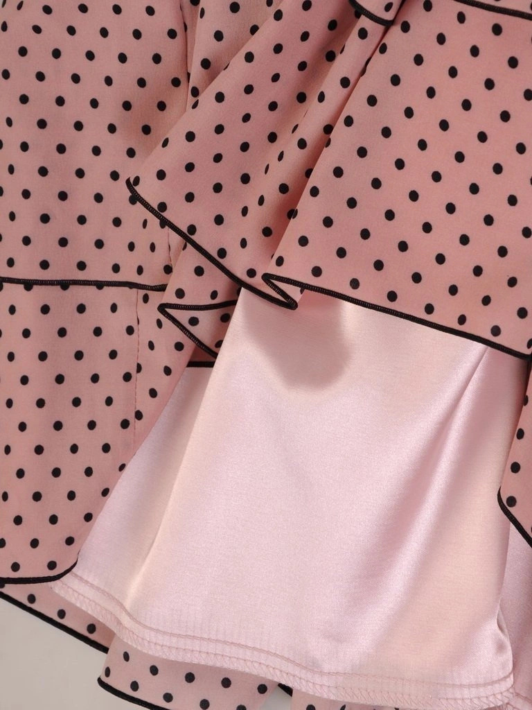 Elegancka sukienka trapezowa midi w groszki – kobiecy fason maskujący biodra z wiązanym dekoltem 25694