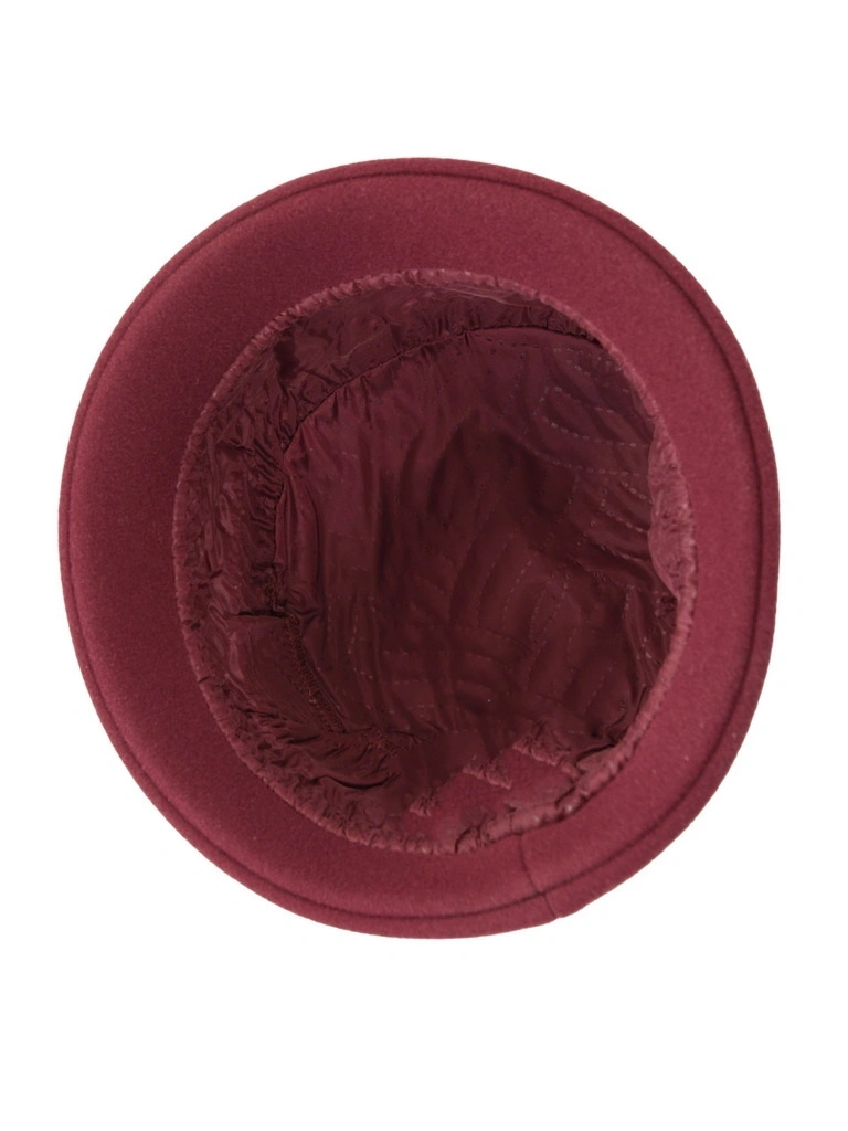 Buraczkowy kapelusz damski cloche – ocieplany model z ozdobną wstawką 42414