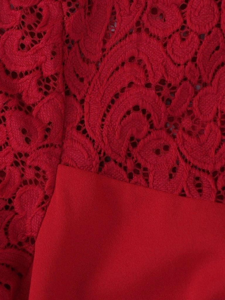 Elegancka czerwona sukienka wizytowa o prostym fasonie – wyszczuplające przeszycia modelujące sylwetkę 14432