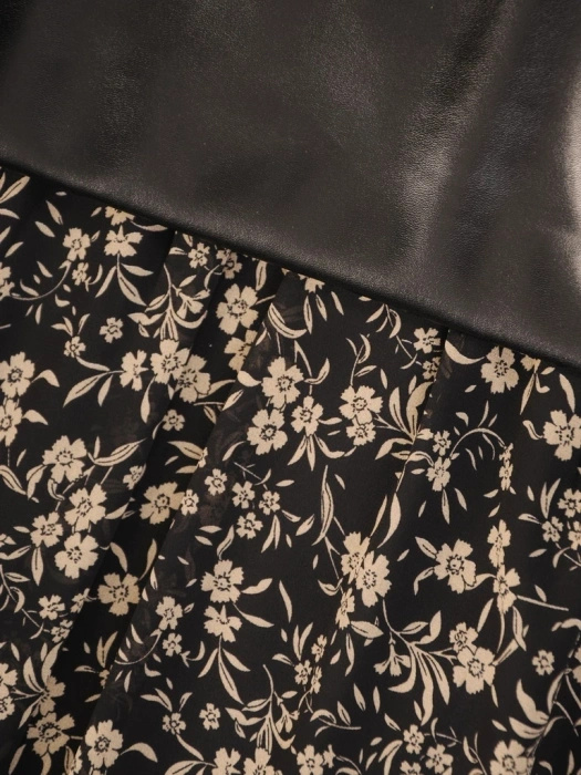 Elegancka sukienka rozkloszowana w kwiaty – kobiecy fason midi z rękawem 3/4 31637