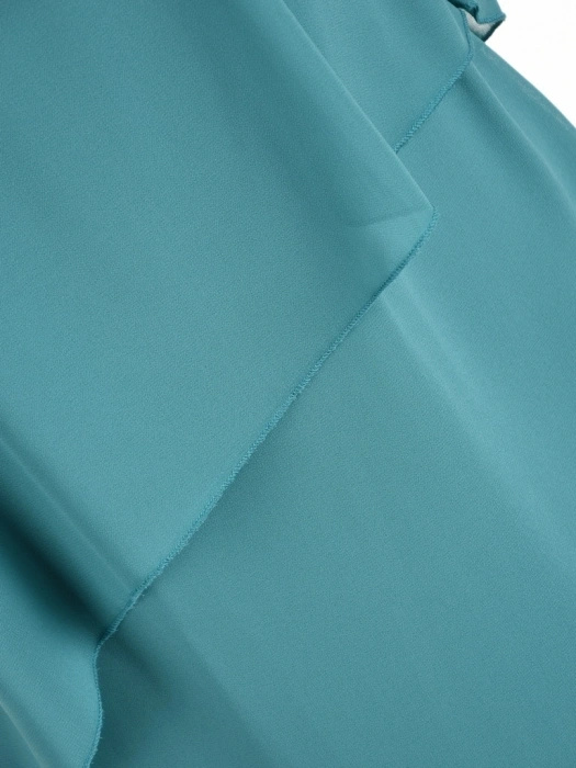 Elegancka sukienka trapezowa w kolorze szmaragdowym – zwiewny fason tuszujący biodra 41594