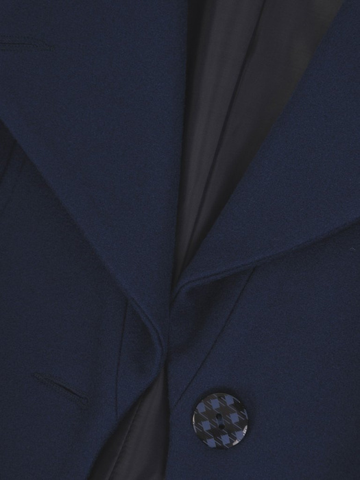 Granatowy płaszcz z modnymi przeszyciami 27096