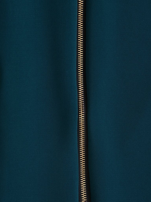 Klasyczna sukienka z ozdobnym suwakiem na plecach Iwitta VI.