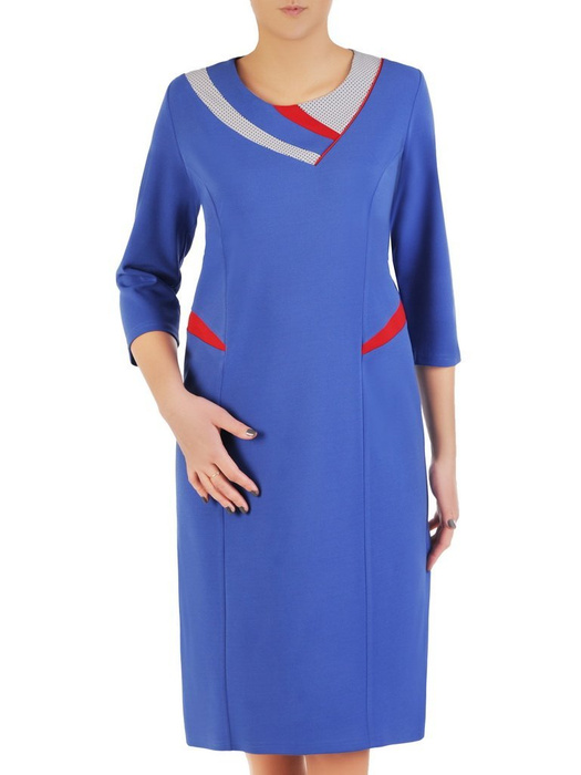 Niebieska sukienka z dzianiny, kreacja z ozdobnym dekoltem 28549