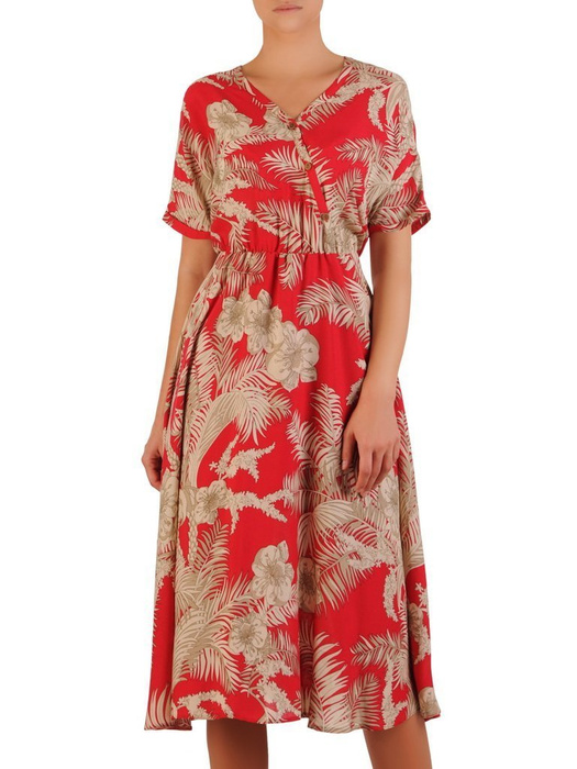 Rozkloszowana sukienka z ozdobnym dekoltem i gumką w pasie 26294