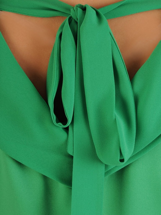 Zielona elegancka sukienka, kreacja z modnym wiązaniem na plecach 28198