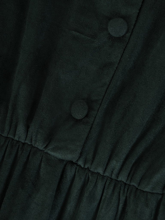 Zielona sukienka w wyszczuplającym fasonie, kreacja z zamszowej dzianiny 23191